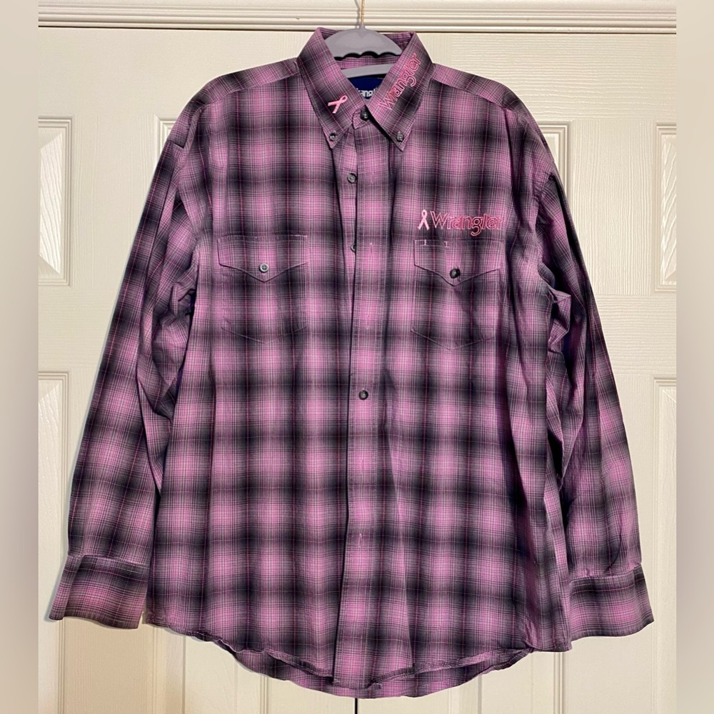 Men’s Wrangler long sleeve button down shirt, size medium